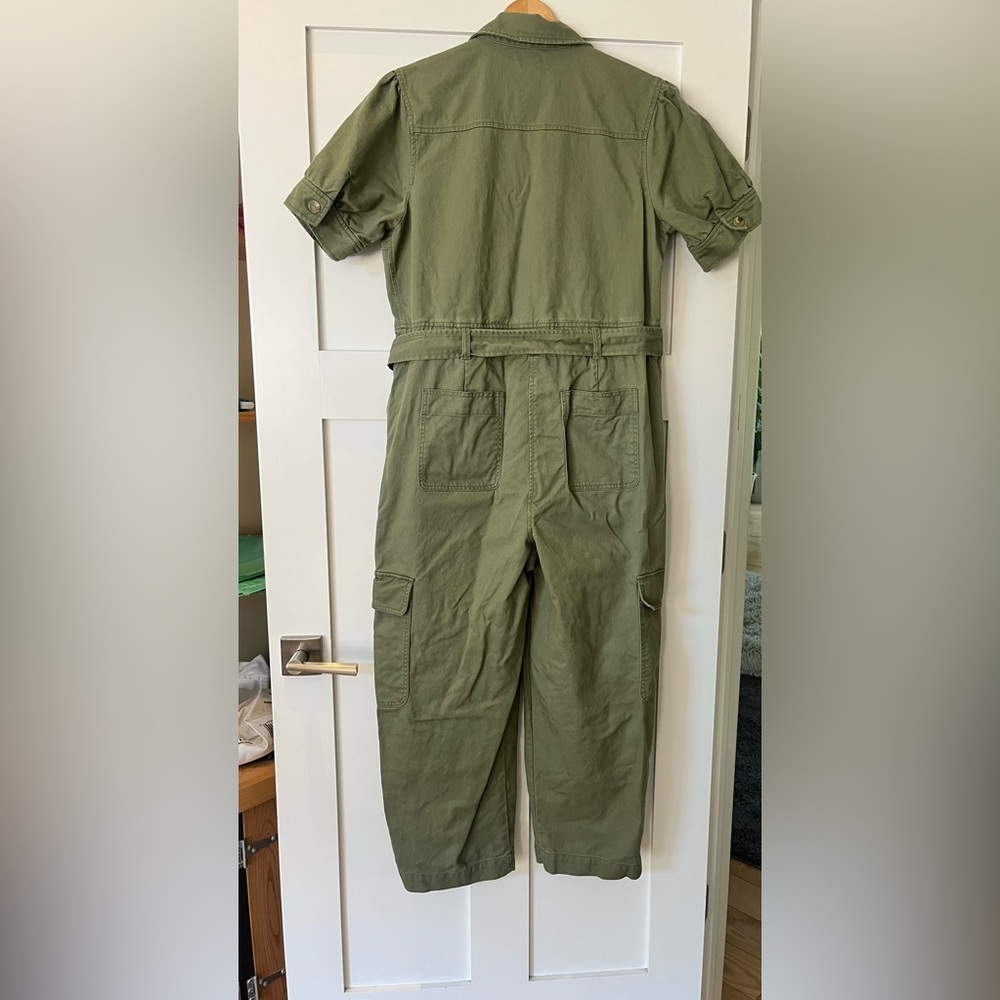 Free Assembly Women's Cotton
Cargo Jumpsuit with Puff Sleeve. Size Medium - Picture 5 of 6